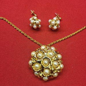 VTG Faux Ball Pearl Pendant Necklace & Earring Set Gold Tone
